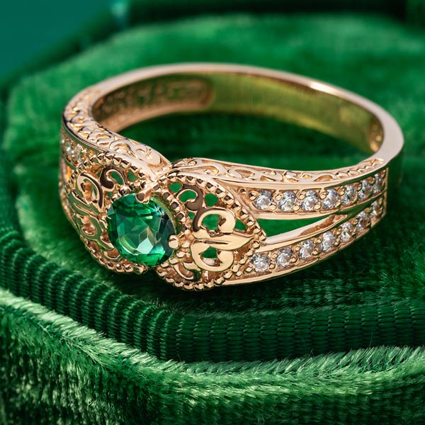 emerald and gold ring